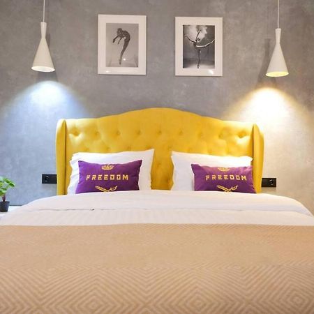 Freedom Apartments In City Center Киев Экстерьер фото