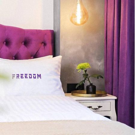 Freedom Apartments In City Center Киев Экстерьер фото