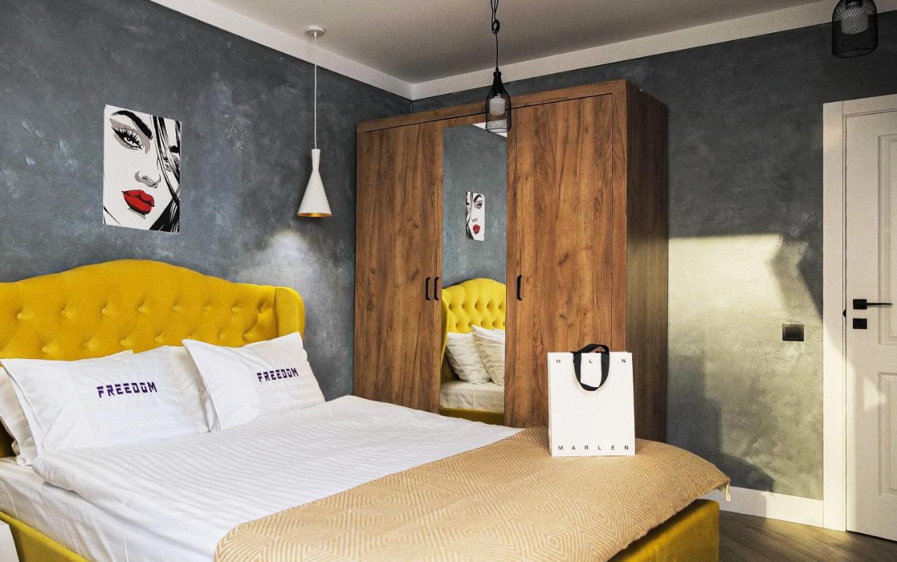 Freedom Apartments In City Center Киев Экстерьер фото
