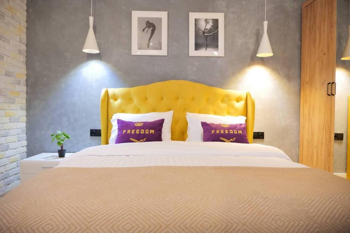 Freedom Apartments In City Center Киев Экстерьер фото